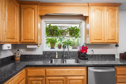 Kitchen - 13935 Daniels Ln, Redding, CA 96003 photo 3 of 4