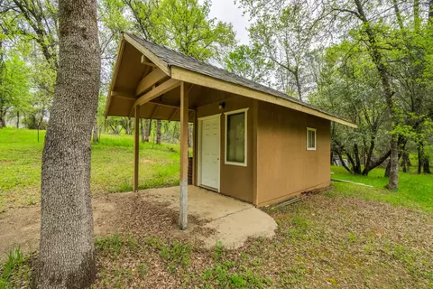Exterior - 13935 Daniels Ln, Redding, CA 96003 photo 25 of 48