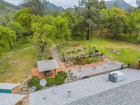 View/Area - 13935 Daniels Ln, Redding, CA 96003 photo 10 of 27