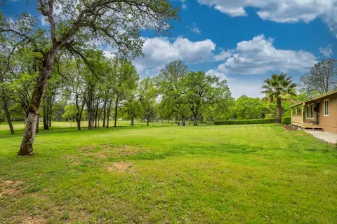 View/Area - 13935 Daniels Ln, Redding, CA 96003 photo 15 of 27