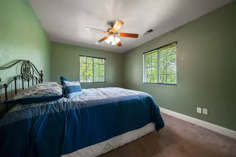 Bedroom - 13935 Daniels Ln, Redding, CA 96003 photo 3 of 4