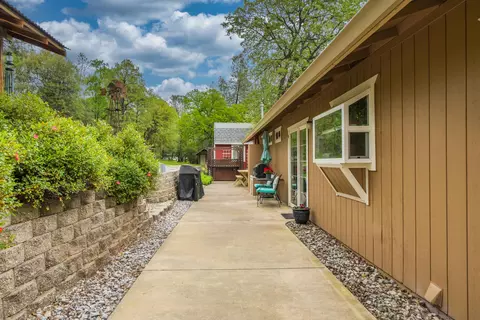 Exterior - 13935 Daniels Ln, Redding, CA 96003 photo 6 of 48