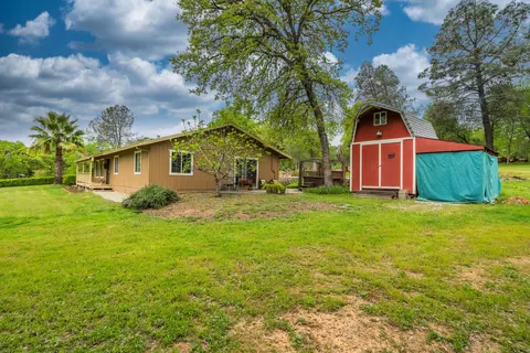 Exterior - 13935 Daniels Ln, Redding, CA 96003 photo 20 of 48