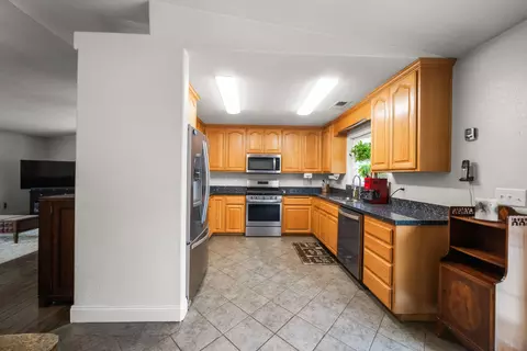 Kitchen - 13935 Daniels Ln, Redding, CA 96003 photo 2 of 4