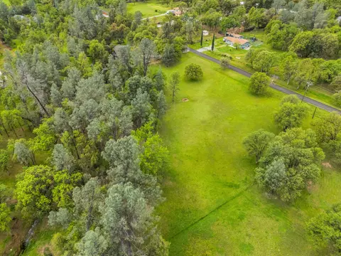 View/Area - 13935 Daniels Ln, Redding, CA 96003 photo 21 of 27