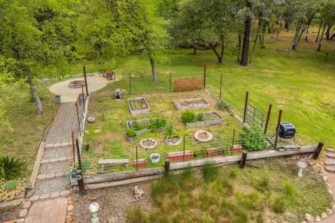 View/Area - 13935 Daniels Ln, Redding, CA 96003 photo 1 of 27