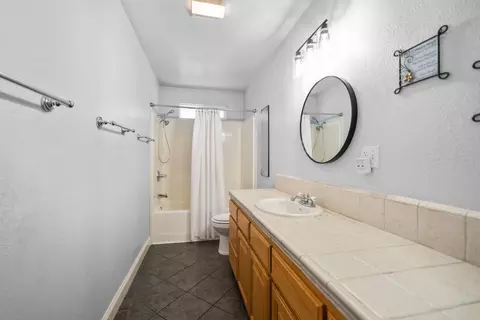 Bath - 13935 Daniels Ln, Redding, CA 96003 photo 3 of 3