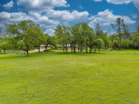 View/Area - 13935 Daniels Ln, Redding, CA 96003 photo 26 of 27