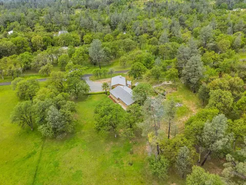 View/Area - 13935 Daniels Ln, Redding, CA 96003 photo 20 of 27