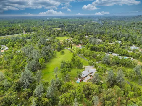 View/Area - 13935 Daniels Ln, Redding, CA 96003 photo 18 of 27