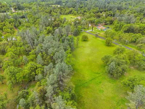 View/Area - 13935 Daniels Ln, Redding, CA 96003 photo 22 of 27