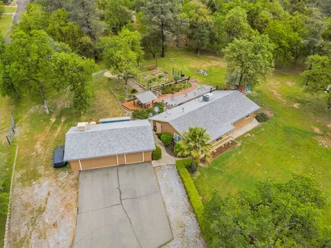 Exterior - 13935 Daniels Ln, Redding, CA 96003 photo 38 of 48