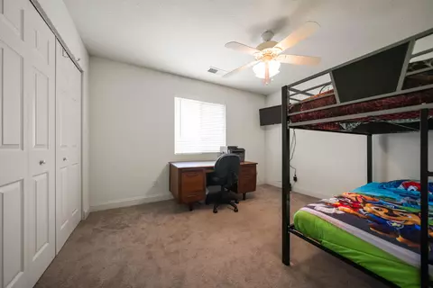 Bedroom - 13935 Daniels Ln, Redding, CA 96003 photo 4 of 4
