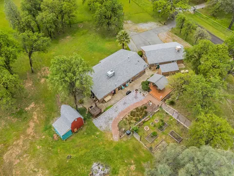 Exterior - 13935 Daniels Ln, Redding, CA 96003 photo 40 of 48