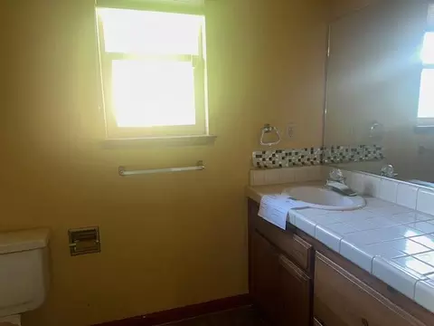 Bath - 1948 Oconner Ave, Redding, CA 96001 photo 1 of 2