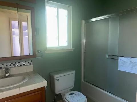 Bath - 1948 Oconner Ave, Redding, CA 96001 photo 2 of 2