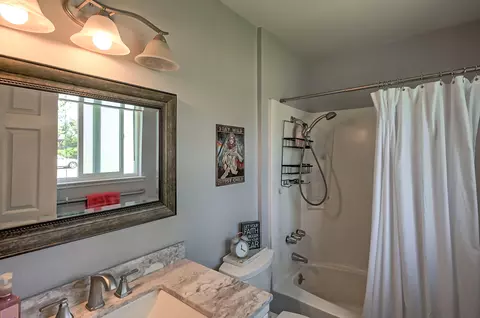 Bath - 3291 Alexander Dr, Redding, CA 96002 photo 1 of 3