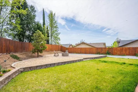Exterior - 1420 Donita Dr, Red Bluff, CA 96080 photo 7 of 15