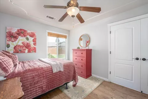 Bedroom - 1420 Donita Dr, Red Bluff, CA 96080 photo 2 of 6
