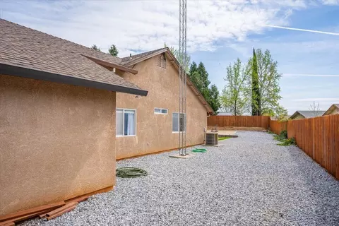 Exterior - 1420 Donita Dr, Red Bluff, CA 96080 photo 11 of 15
