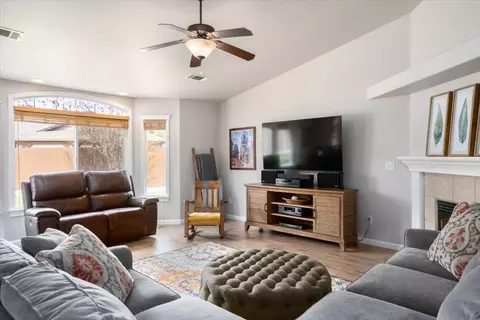 Living - 1420 Donita Dr, Red Bluff, CA 96080 photo 2 of 4