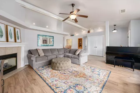 Living - 1420 Donita Dr, Red Bluff, CA 96080 photo 3 of 4