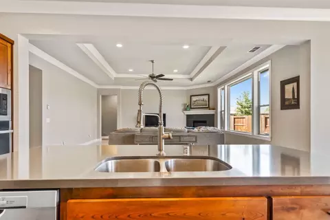 Kitchen - 945 Katmai Pl, Redding, CA 96001 photo 4 of 4