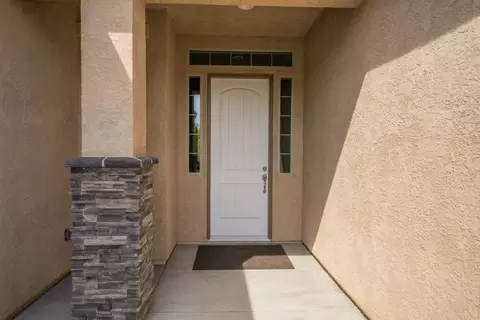 Exterior - 945 Katmai Pl, Redding, CA 96001 photo 4 of 11