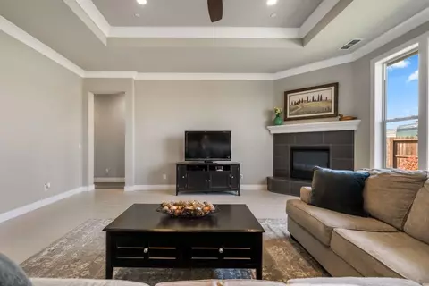 Living - 945 Katmai Pl, Redding, CA 96001 photo 3 of 4