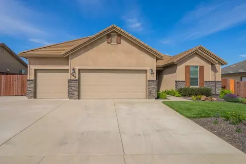 Exterior - 945 Katmai Pl, Redding, CA 96001 photo 2 of 11