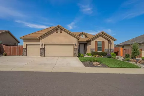 945 Katmai Pl, Redding, CA 96001