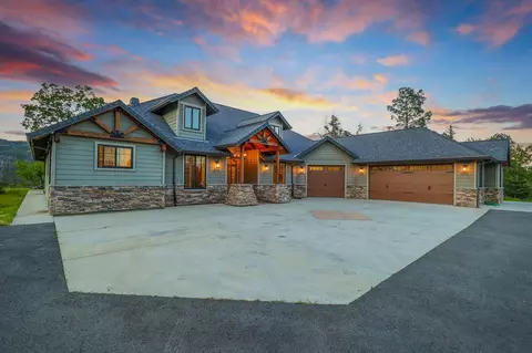 15382 Middletown Park Dr, Redding, CA 96001