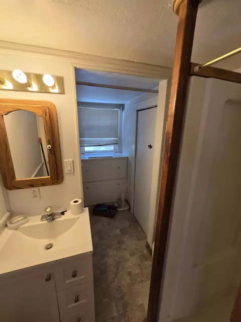 Bath - 36978 Oak St, Burney, CA 96013 photo 3 of 4