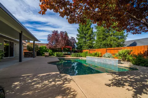 Exterior - 667 Casa Buena St, Redding, CA 96003 photo 6 of 16