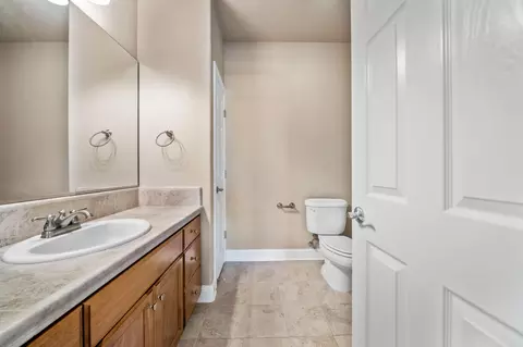 Bath - 667 Casa Buena St, Redding, CA 96003 photo 5 of 7