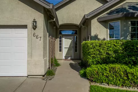 Exterior - 667 Casa Buena St, Redding, CA 96003 photo 4 of 16