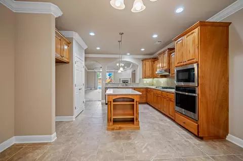 Kitchen - 667 Casa Buena St, Redding, CA 96003 photo 5 of 6