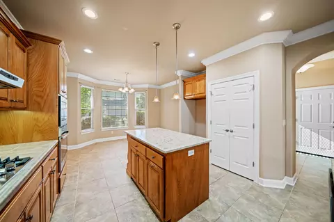 Kitchen - 667 Casa Buena St, Redding, CA 96003 photo 6 of 6