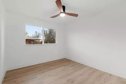 1135 Riviera Dr, Redding, CA 96001 photo 17