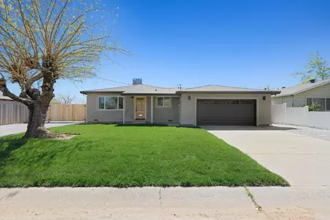 1135 Riviera Dr, Redding, CA 96001