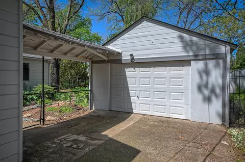 644 Loma St, Redding, CA 96003 photo 3