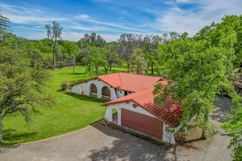 21133 Falling Leaf Rd, Redding, CA 96003