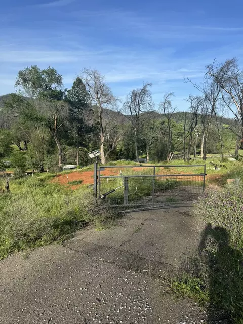 13961 Shangrila Dr, Redding, CA 96003 photo 2