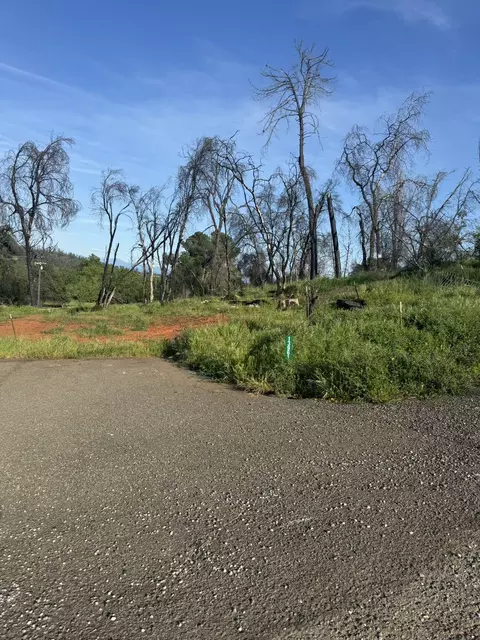 13961 Shangrila Dr, Redding, CA 96003