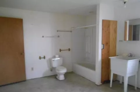 Bath - 19009 Paskenta Rd, Corning, CA 96021 photo 3 of 3