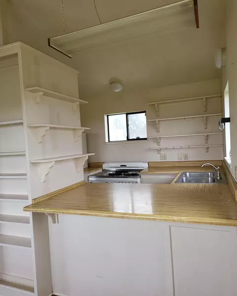 Kitchen - 19009 Paskenta Rd, Corning, CA 96021 photo 3 of 4