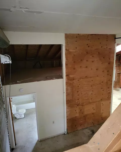 Entry Way - 19009 Paskenta Rd, Corning, CA 96021 photo 2 of 4