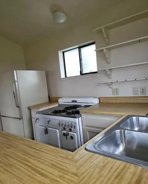 Kitchen - 19009 Paskenta Rd, Corning, CA 96021 photo 4 of 4