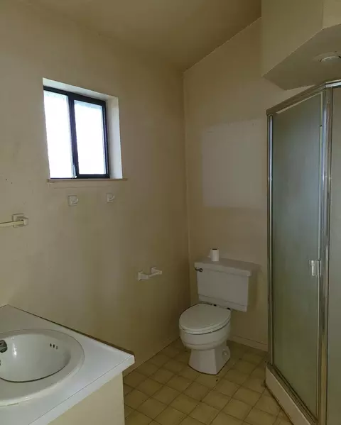 Bath - 19009 Paskenta Rd, Corning, CA 96021 photo 1 of 3