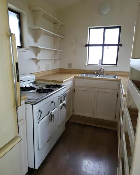 Kitchen - 19009 Paskenta Rd, Corning, CA 96021 photo 2 of 4
